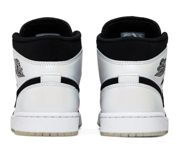 NIKE AIR JORDAN 1 MID - Image 3